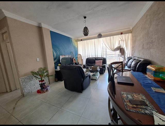 2 BEDROOM TOWNHOUSE FOR SALE IN NEW REDRUTH